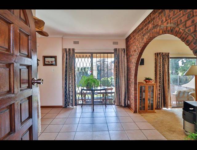 4 BEDROOM HOUSE TO LET IN WORLDS VIEW